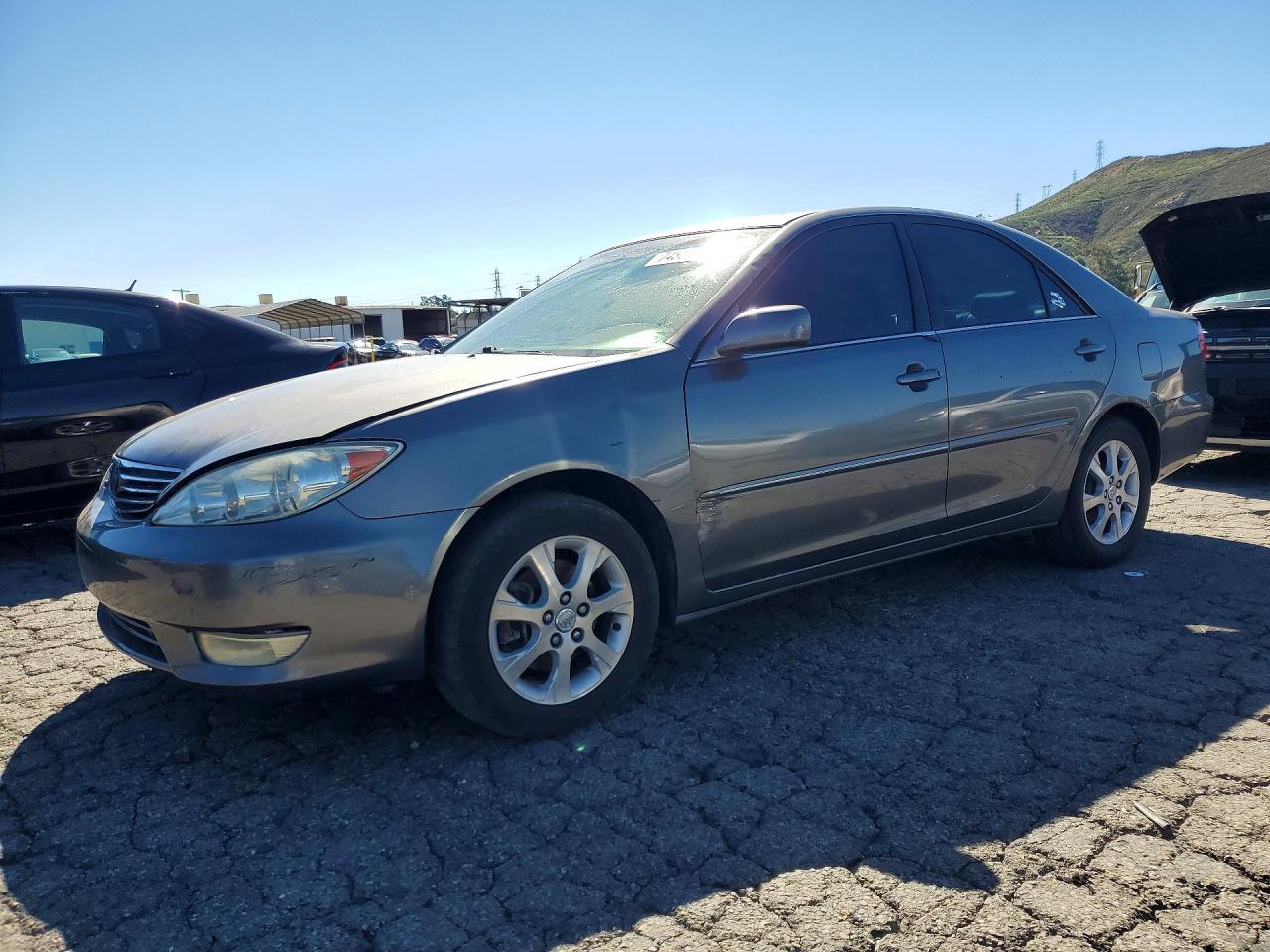 Vista de 2005 TOYOTA CAMRY XLE V6, ángulo 1