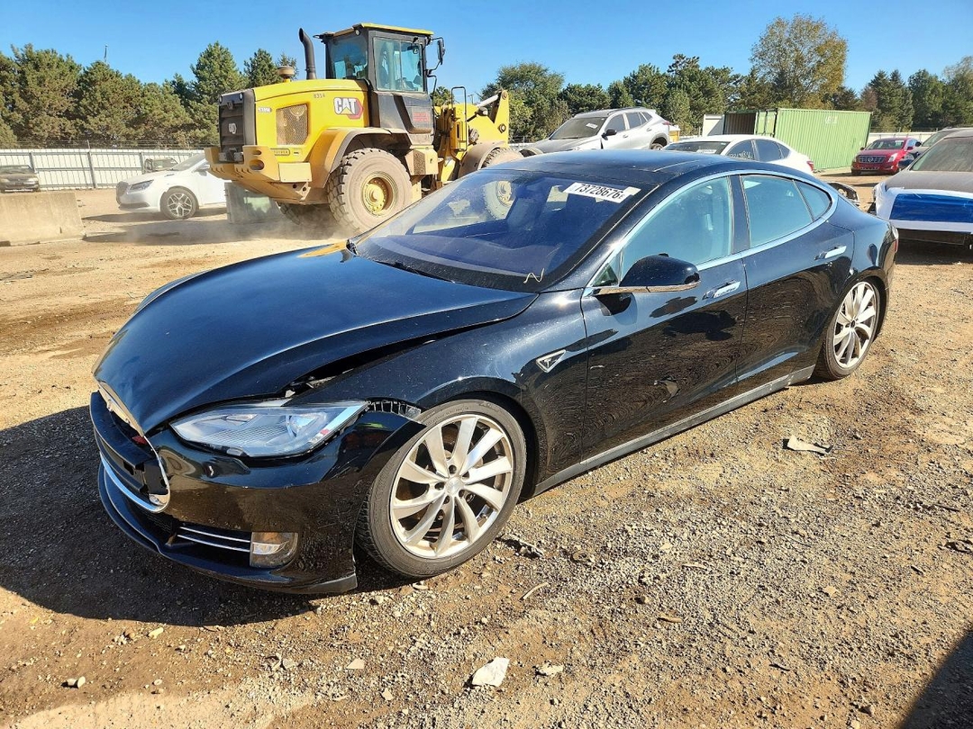 Vue de 2013 TESLA MODEL S, angle 1