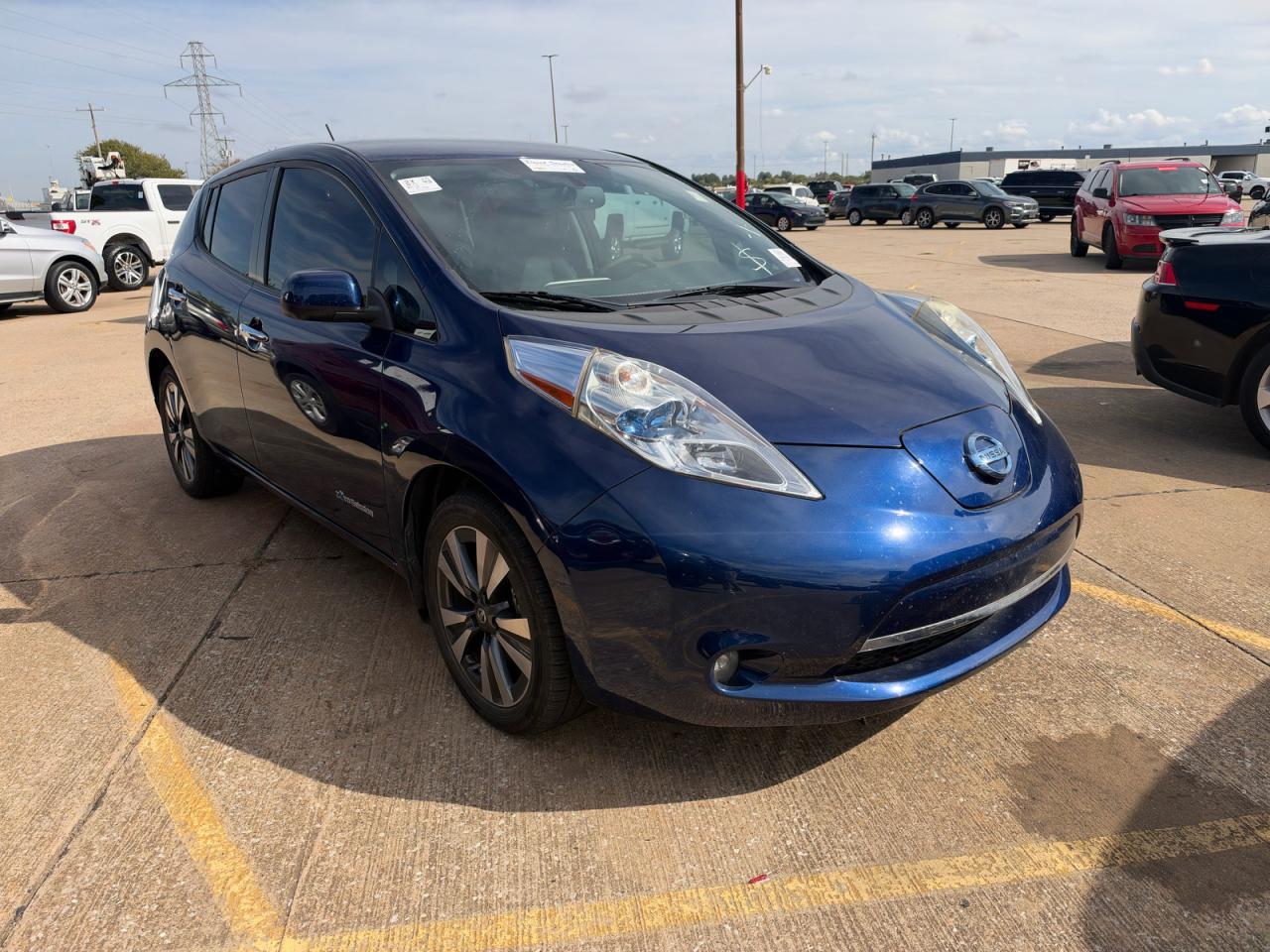 2016 NISSAN LEAF SL view, angle 1