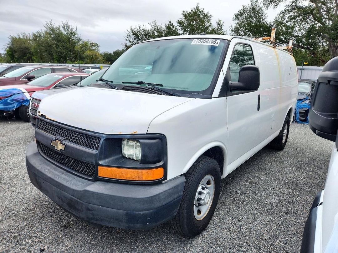 Vue de 2015 CHEVROLET EXPRESS G2500, angle 1