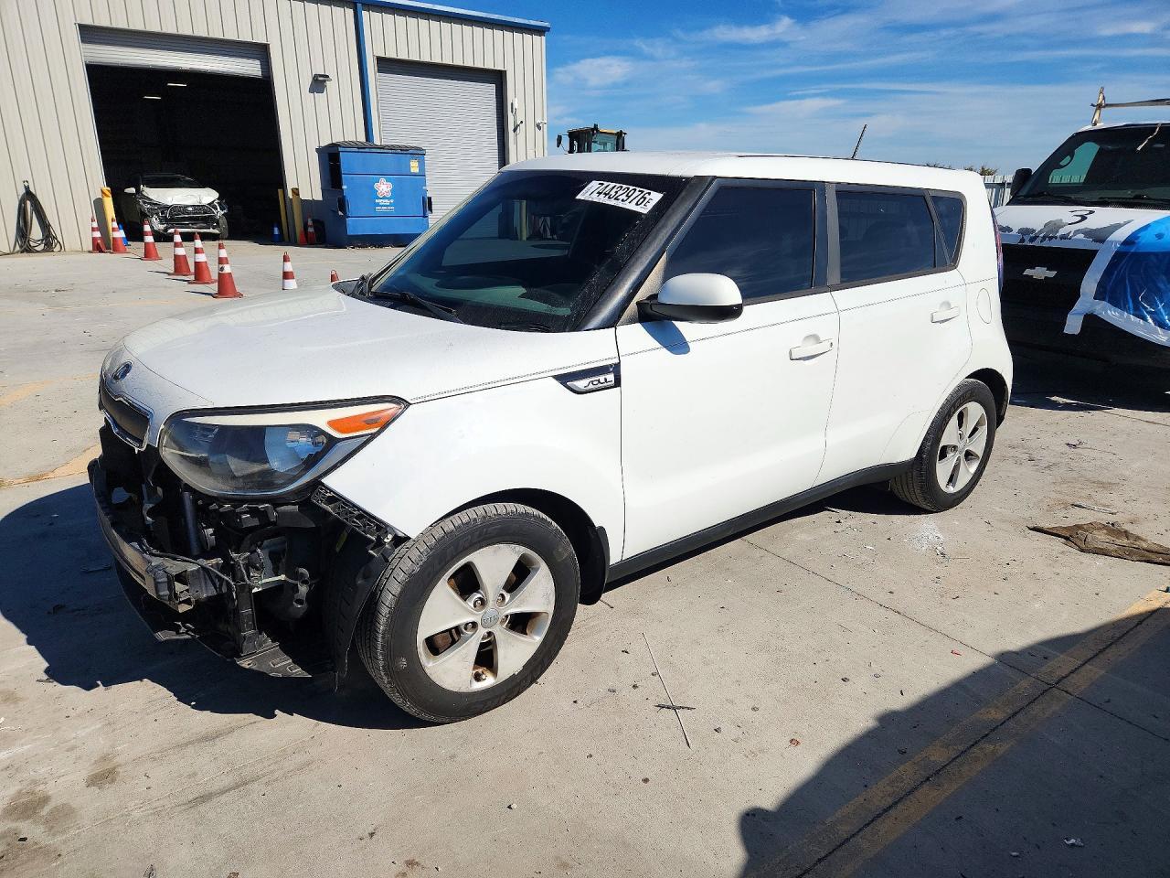 Vista de 2016 KIA SOUL BASE, ángulo 1