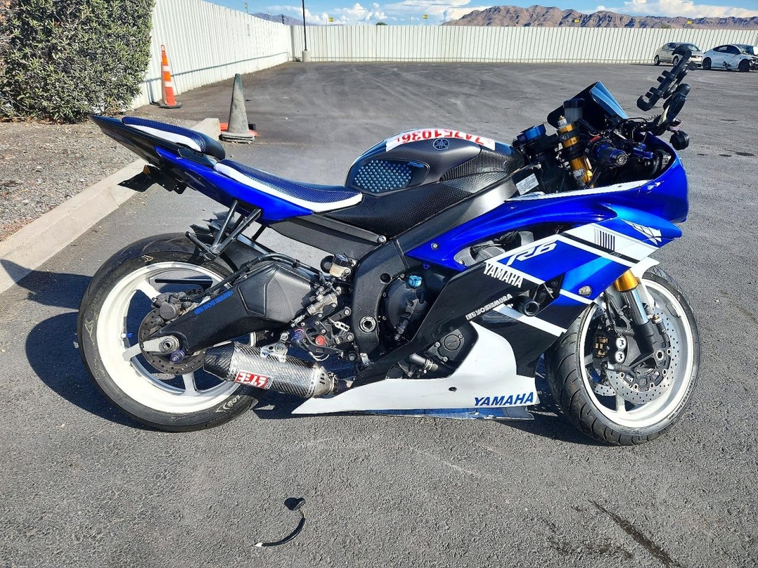 منظر 2013 YAMAHA YZFR6، زاوية 1
