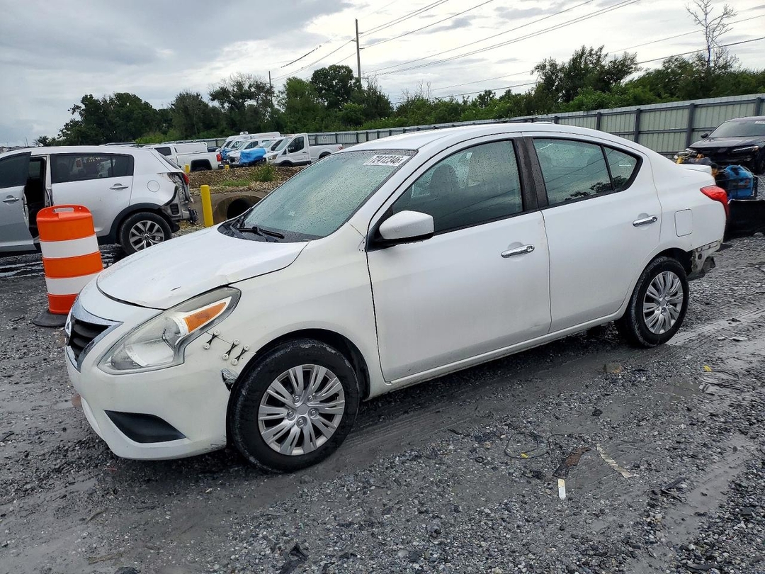 Вид 2018 NISSAN VERSA SV, угол 1