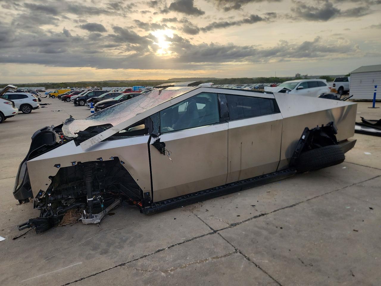 Vista de 2026 TESLA CYBERTRUCK, ángulo 1