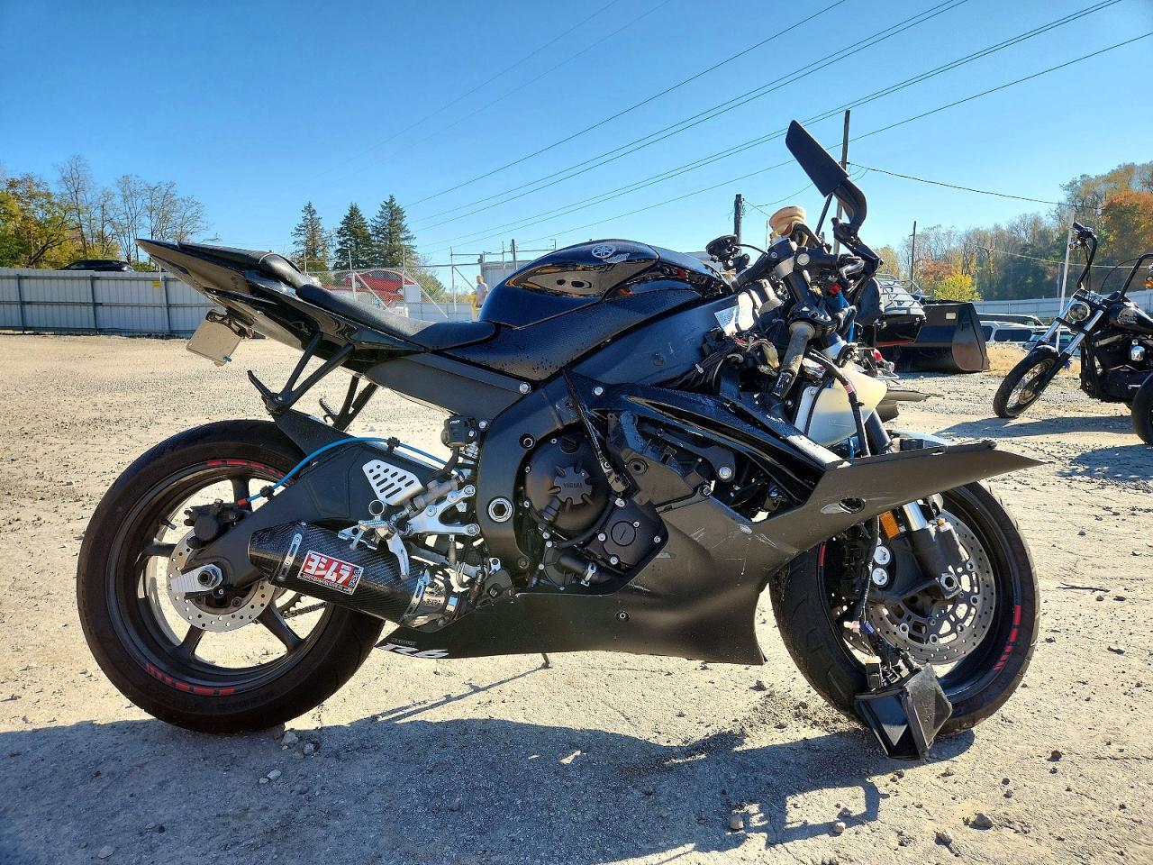 Vue de 2011 YAMAHA YZFR6, angle 1