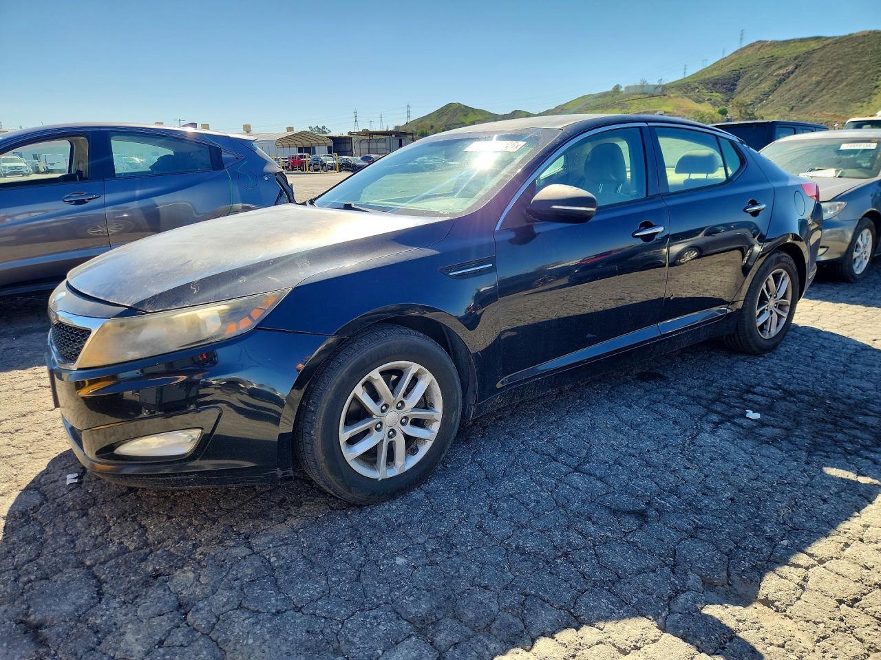 منظر 2013 KIA OPTIMA LX، زاوية 1