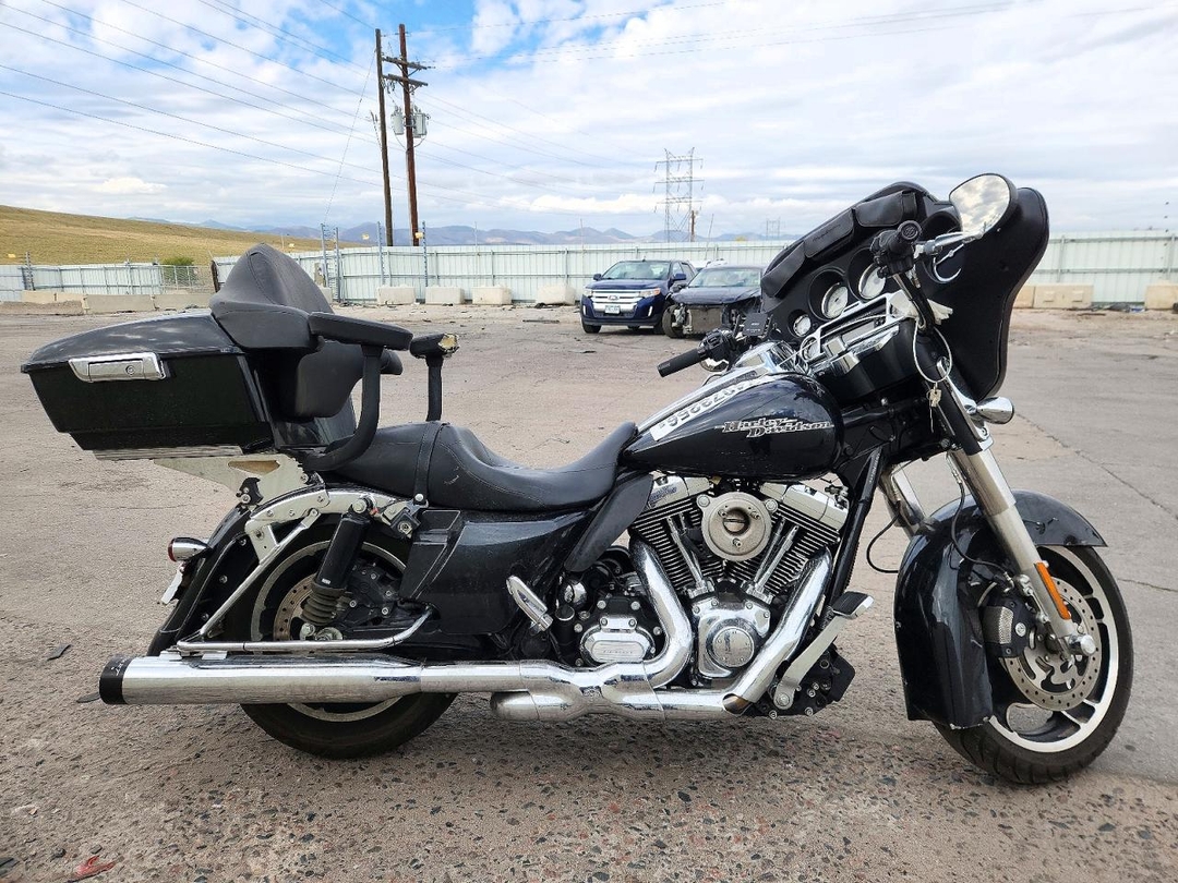 منظر 2013 HARLEY-DAVIDSON FLHX STREET GLIDE، زاوية 1