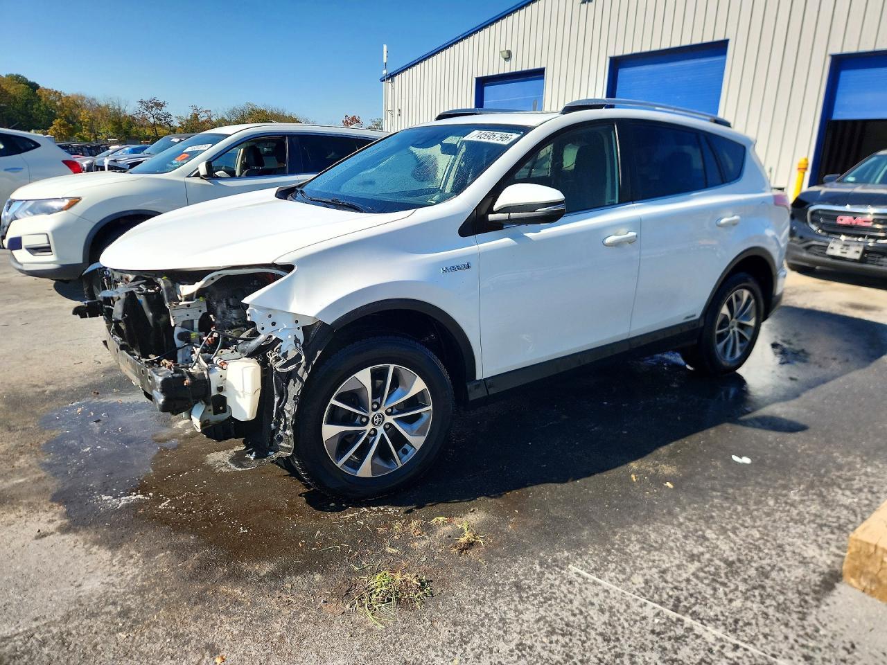 Вид 2016 TOYOTA RAV4 XLE, угол 1