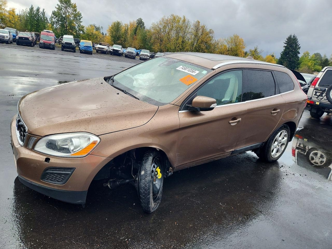 منظر 2013 VOLVO XC60 3.2، زاوية 1