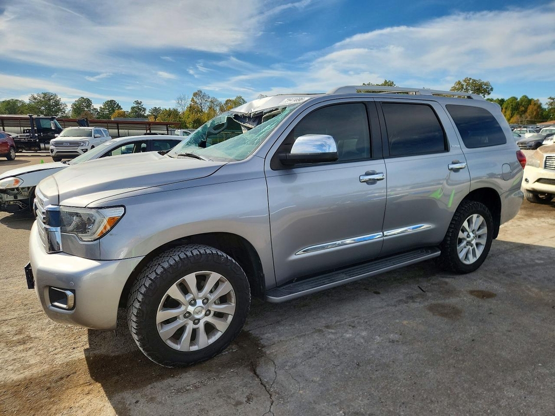 Vue de 2019 TOYOTA SEQUOIA PLATINUM, angle 1