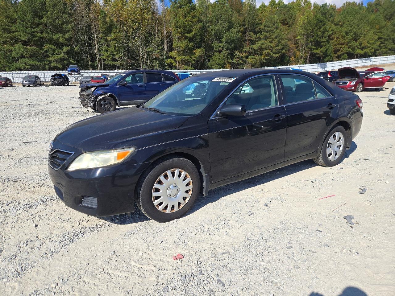 Вид 2010 TOYOTA CAMRY LE, угол 1