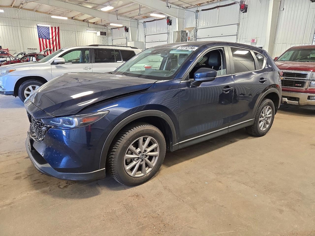 منظر 2022 MAZDA CX-5 PREFERRED، زاوية 1