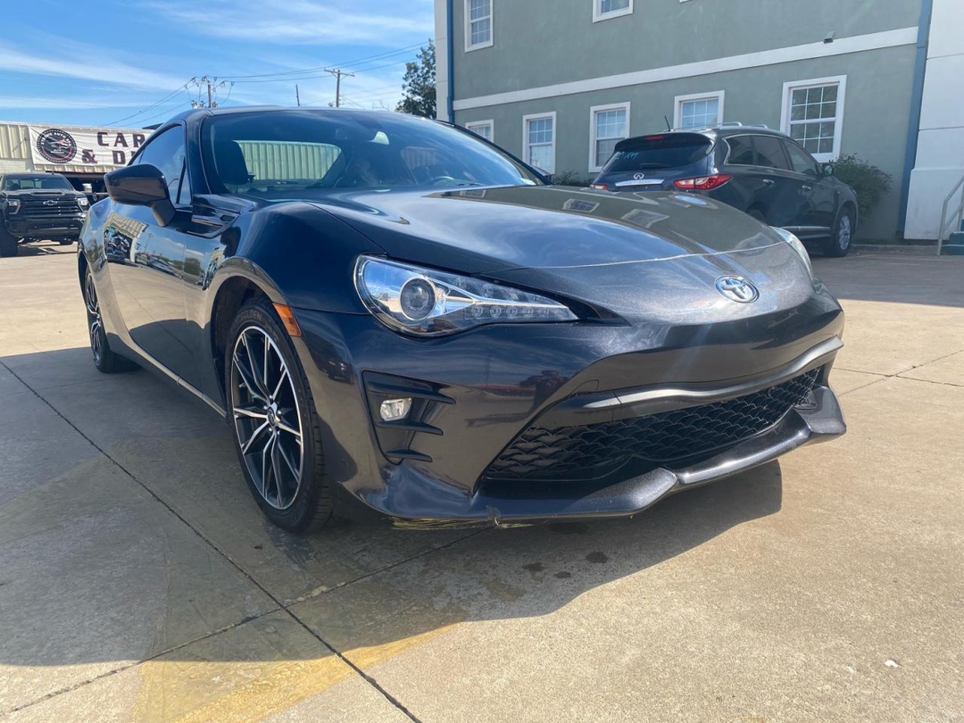 Vista de 2019 TOYOTA 86 GT, ángulo 1