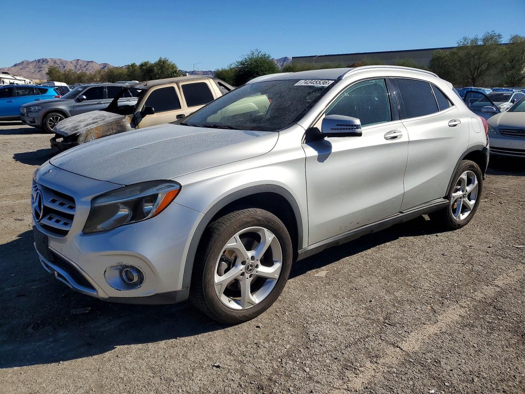 منظر 2018 MERCEDES-BENZ GLA 250، زاوية 1