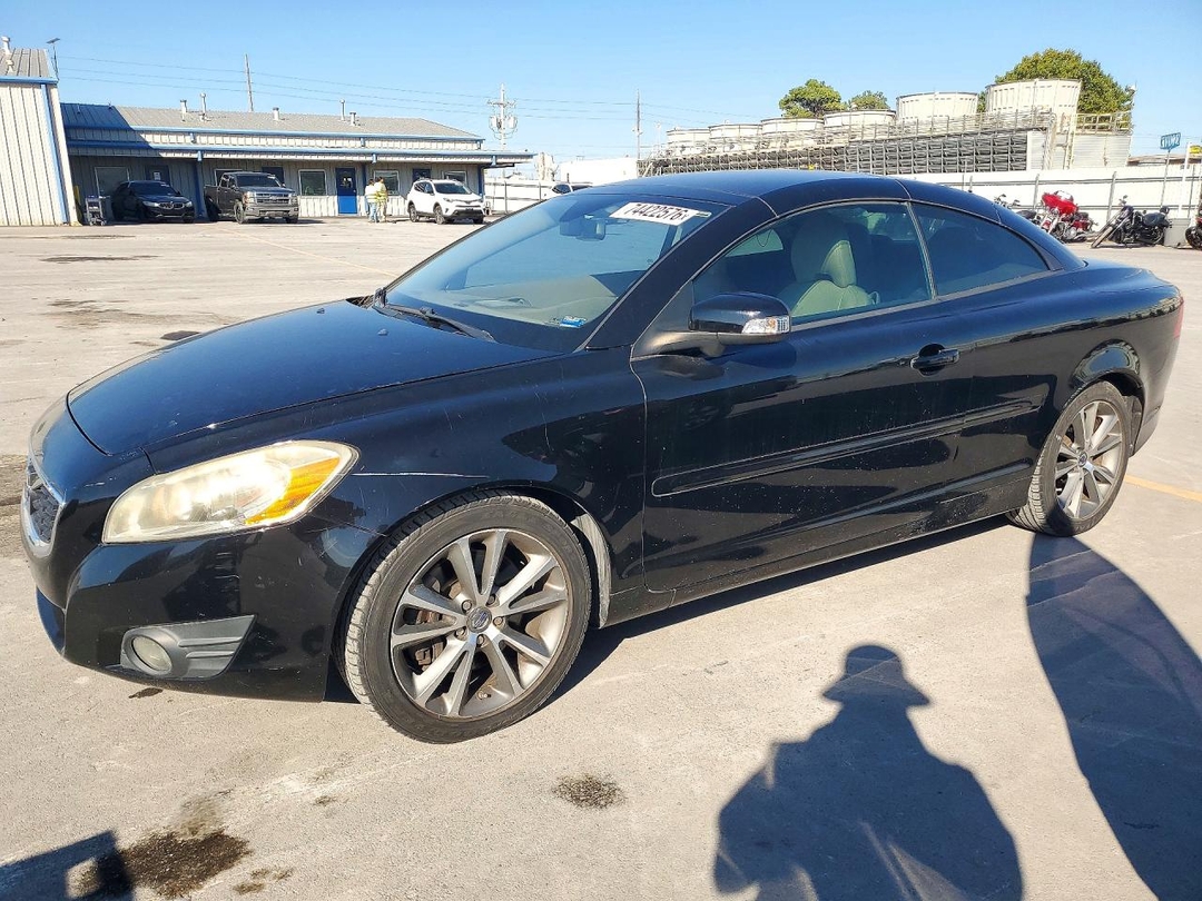 منظر 2011 VOLVO C70 T5، زاوية 1