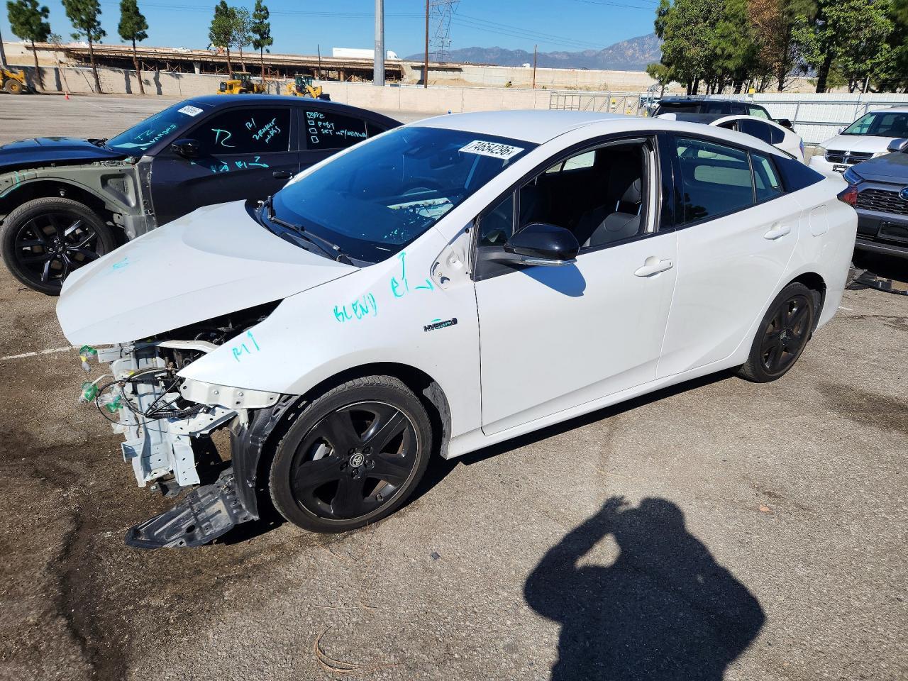Вид 2021 TOYOTA PRIUS 2020 EDITION, угол 1