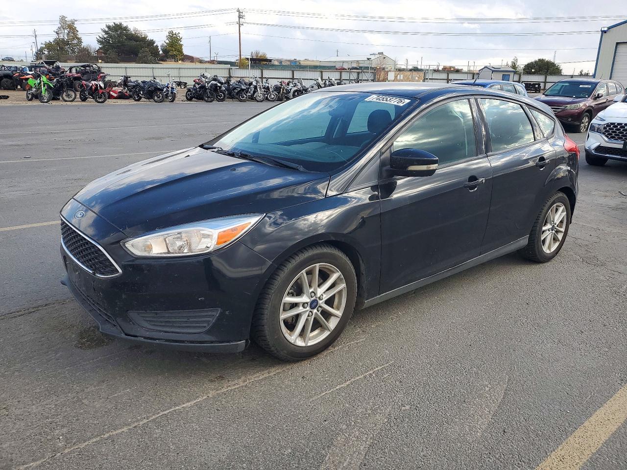 Vue de 2016 FORD FOCUS SE, angle 1