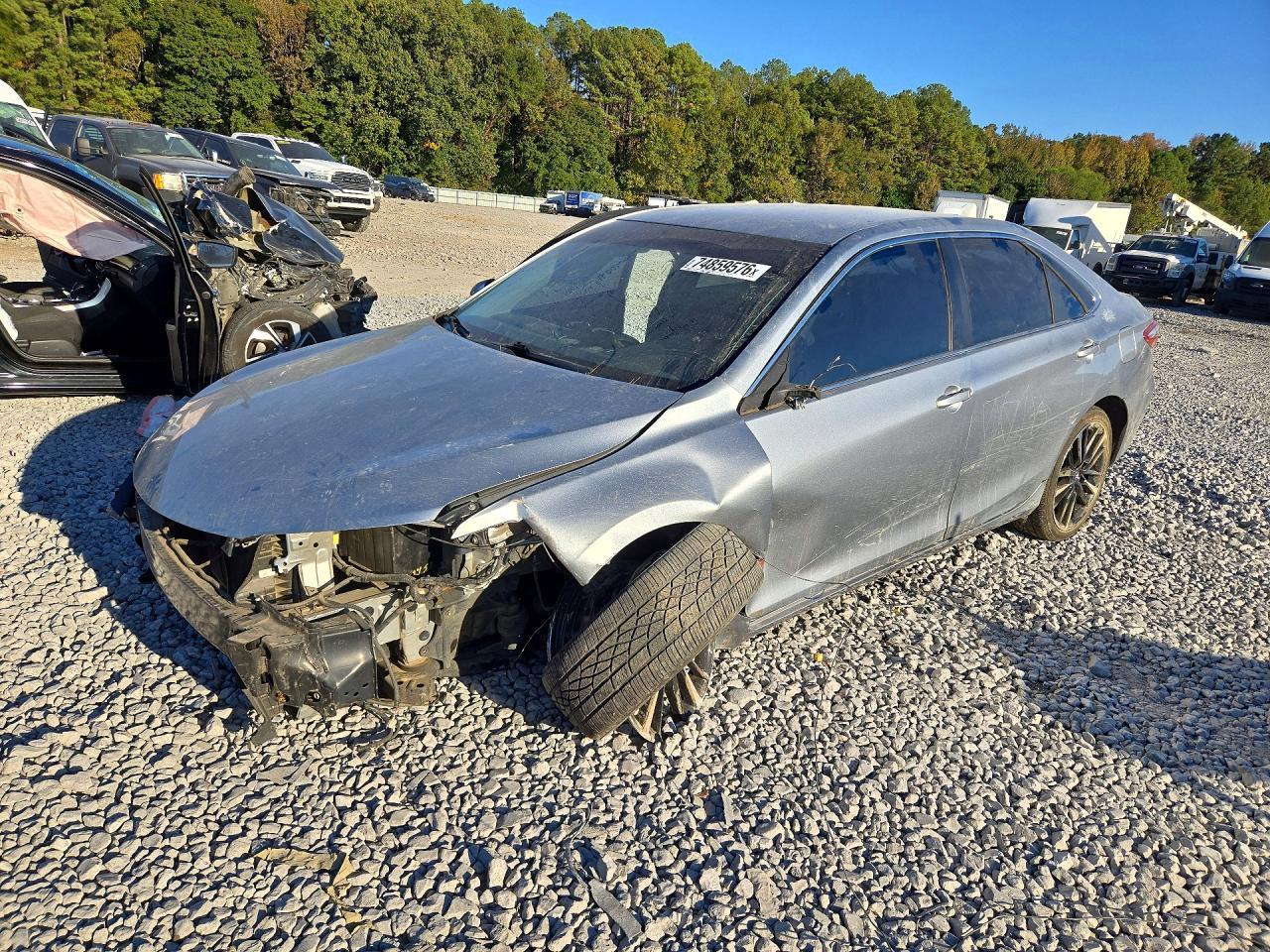 منظر 2015 TOYOTA CAMRY LE، زاوية 1