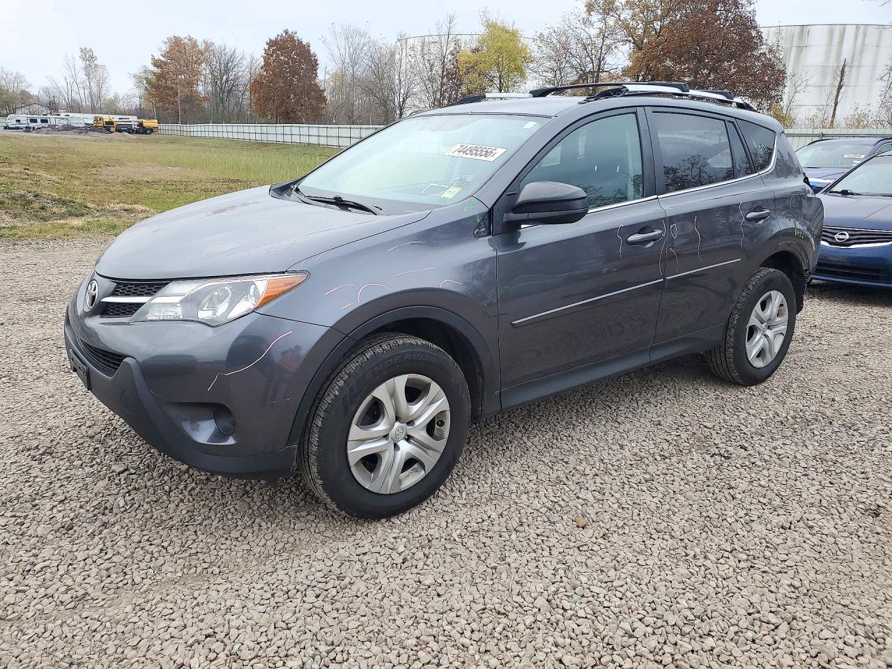 Вид 2015 TOYOTA RAV4 LE, угол 1