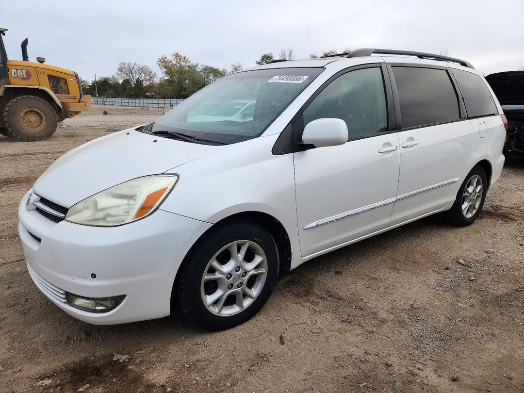 Vista de 2004 TOYOTA SIENNA XLE LIMITED 7 PASSENGER, ángulo 1