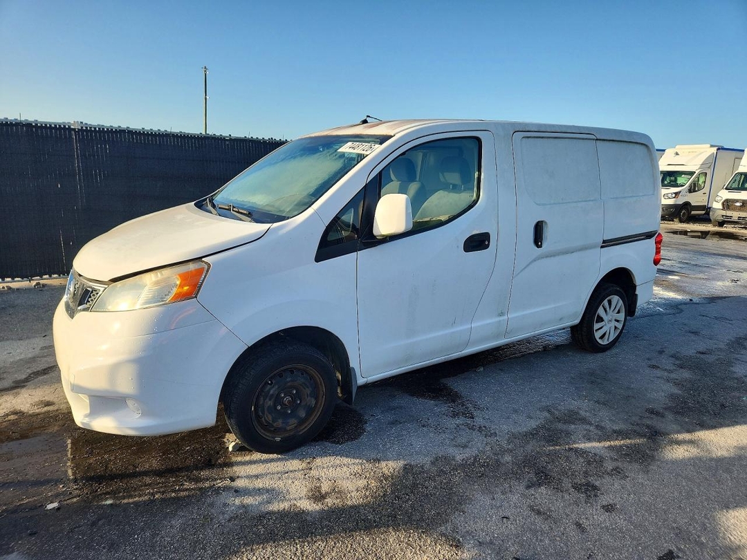 Vista de 2015 NISSAN NV200 SV, ángulo 1
