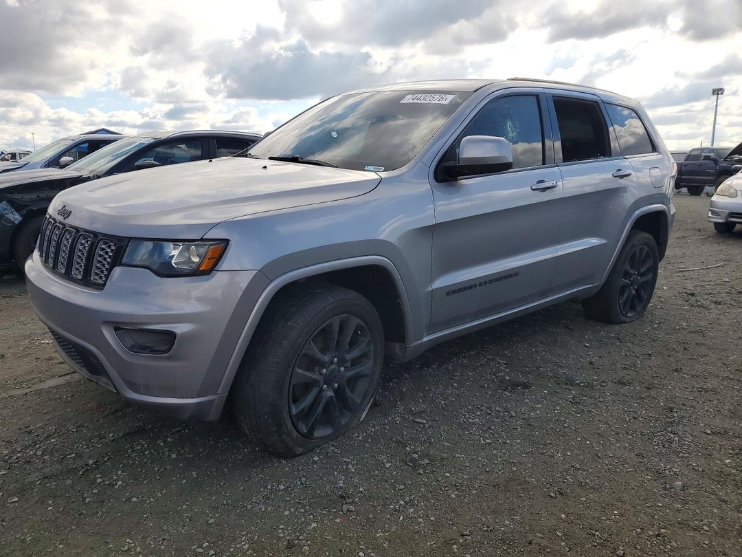 منظر 2018 JEEP GRAND CHEROKEE LAREDO، زاوية 1