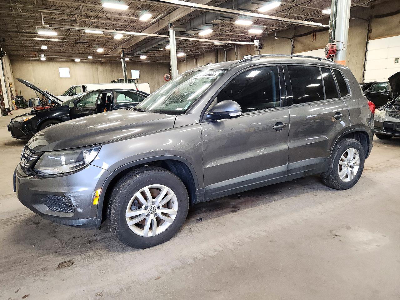 Vista de 2016 VOLKSWAGEN TIGUAN S, ángulo 1