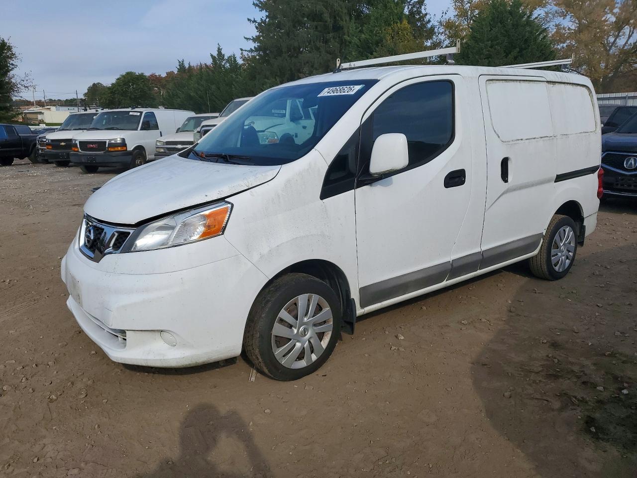 منظر 2015 NISSAN NV200 SV، زاوية 1