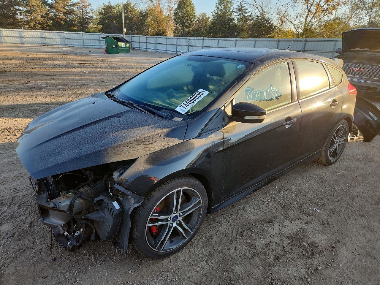 Vue de 2017 FORD FOCUS ST, angle 1