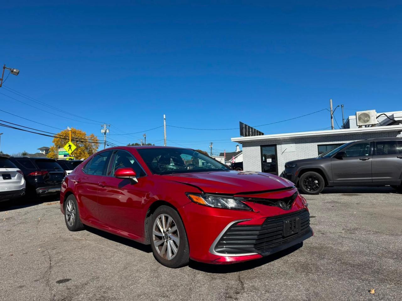 Vista de 2023 TOYOTA CAMRY LE, ángulo 1
