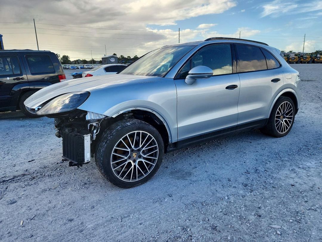 Vista de 2023 PORSCHE CAYENNE E-HYBRID, ángulo 1