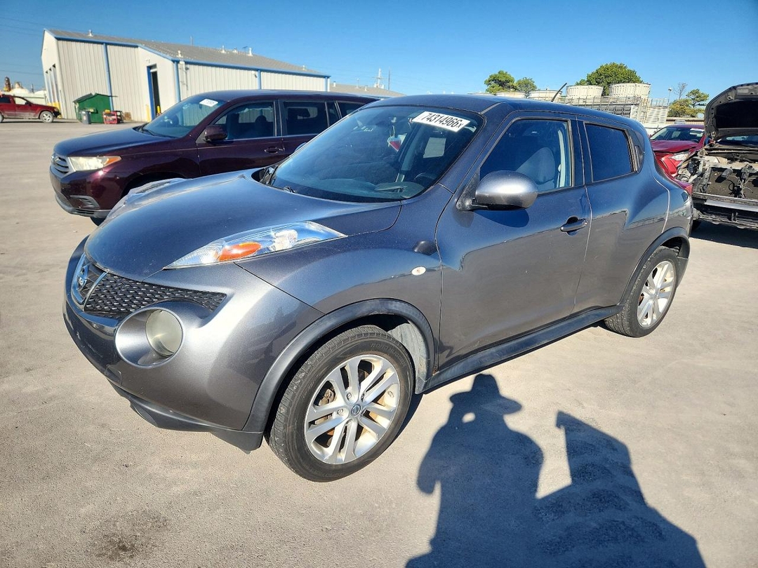 Vue de 2012 NISSAN JUKE S, angle 1