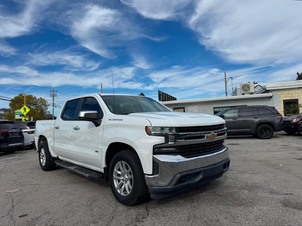 Вид 2020 CHEVROLET SILVERADO C1500 LT, угол 1