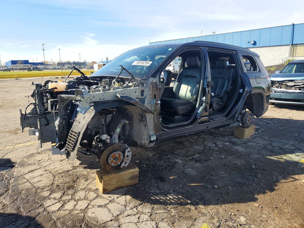 Вид 2025 JEEP GRAND CHEROKEE L LIMITED, угол 1