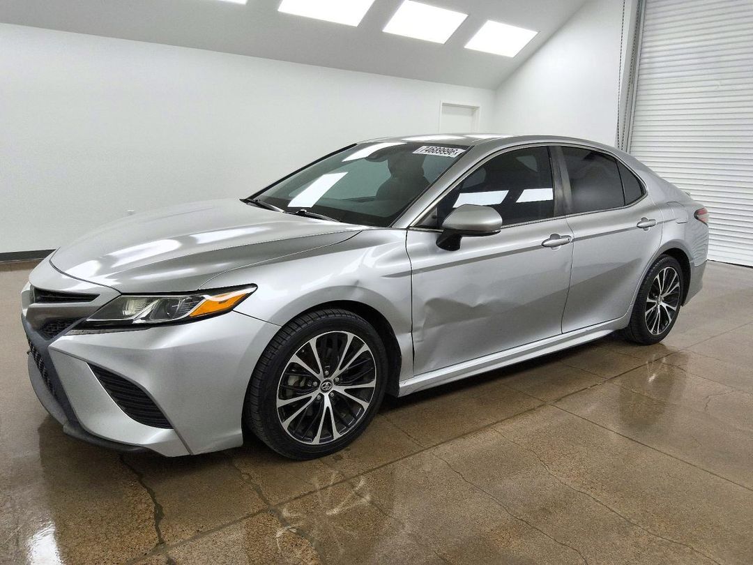 2018 TOYOTA CAMRY SE view, angle 1