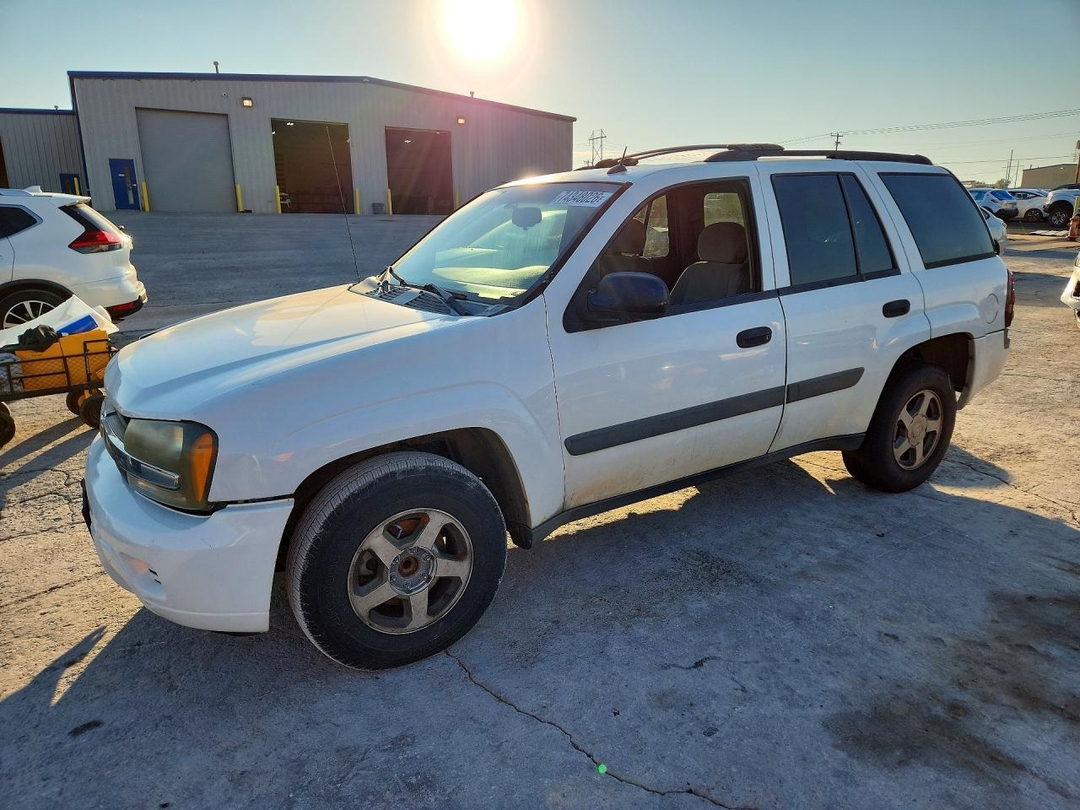 Вид 2005 CHEVROLET TRAILBLAZR, угол 1