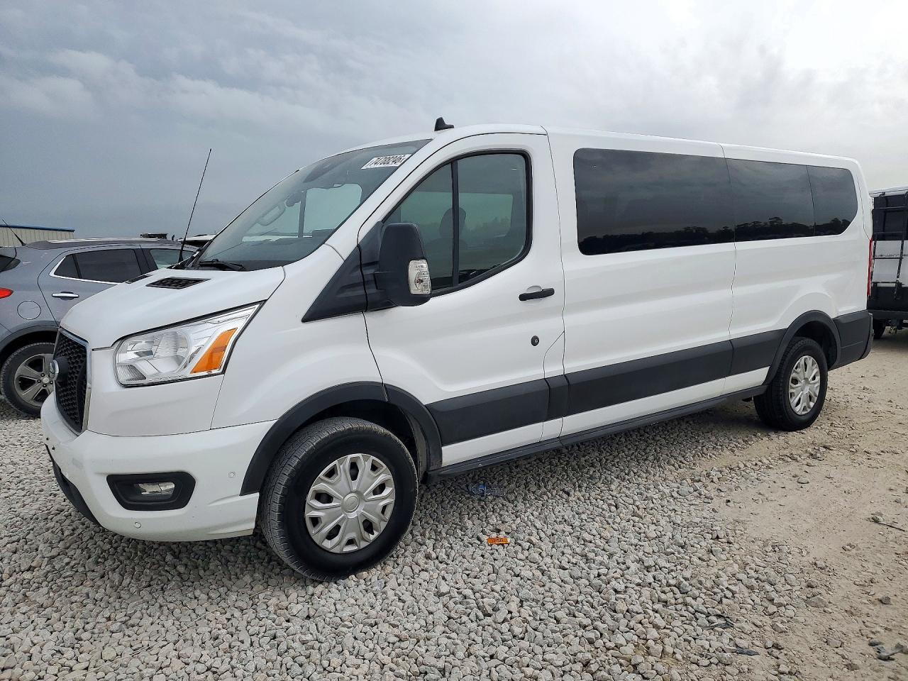 Вид 2022 FORD TRANSIT T-350, угол 1