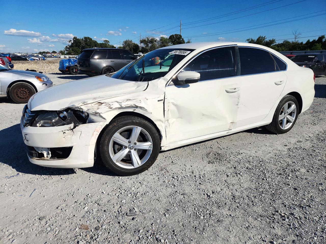 Вид 2015 VOLKSWAGEN PASSAT S, угол 1