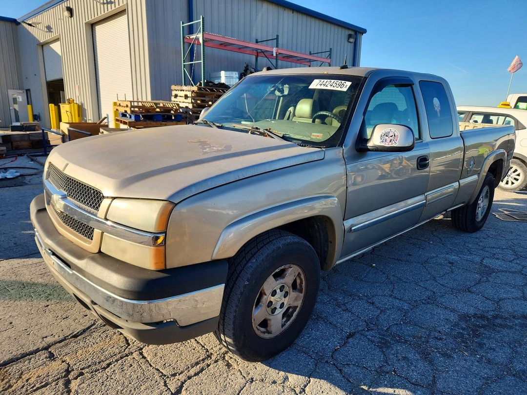 Vue de 2004 CHEVROLET SILVERADO K1500, angle 1