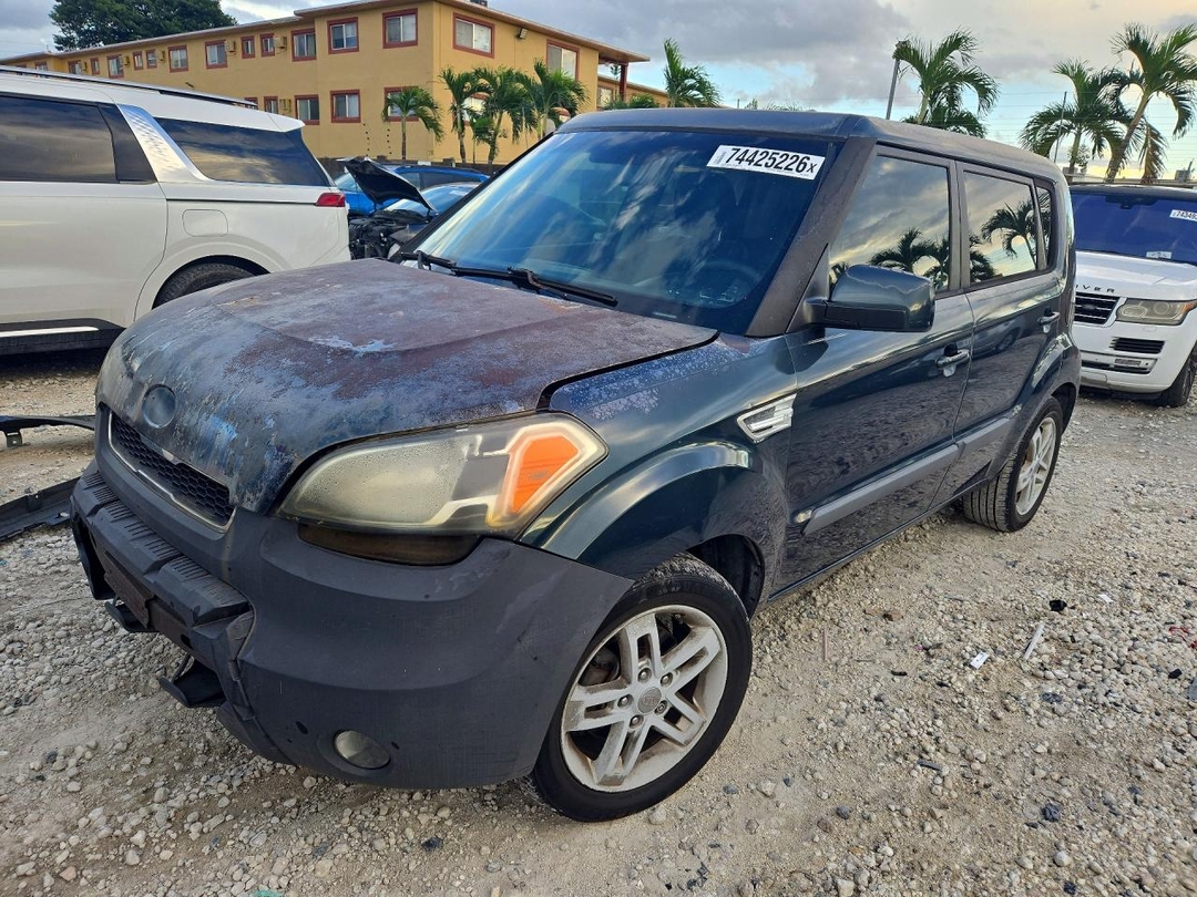Vista de 2011 KIA SOUL +, ángulo 1