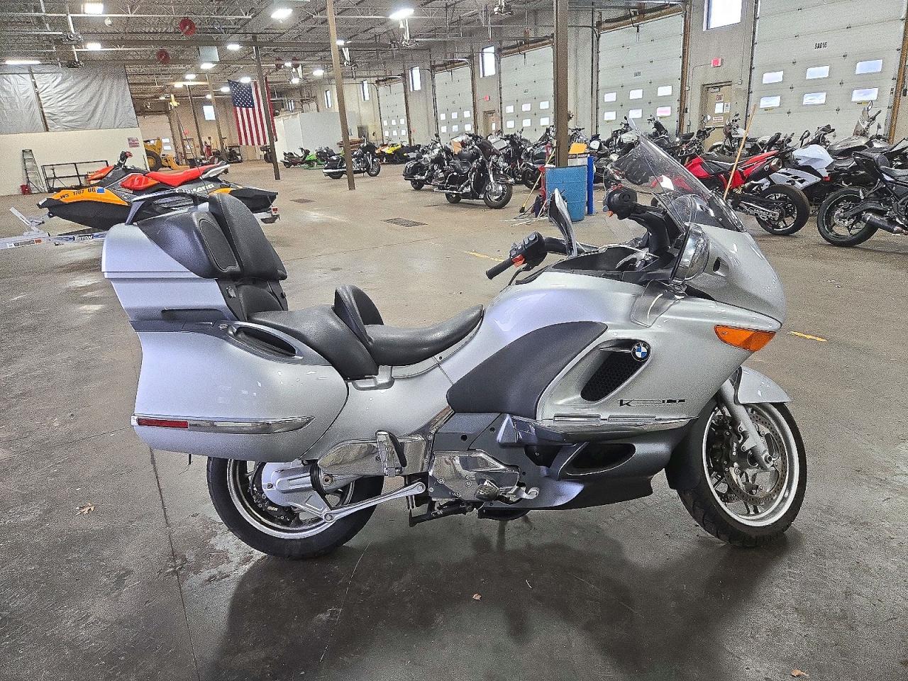 Vista de 2002 BMW K1200 LT, ángulo 1