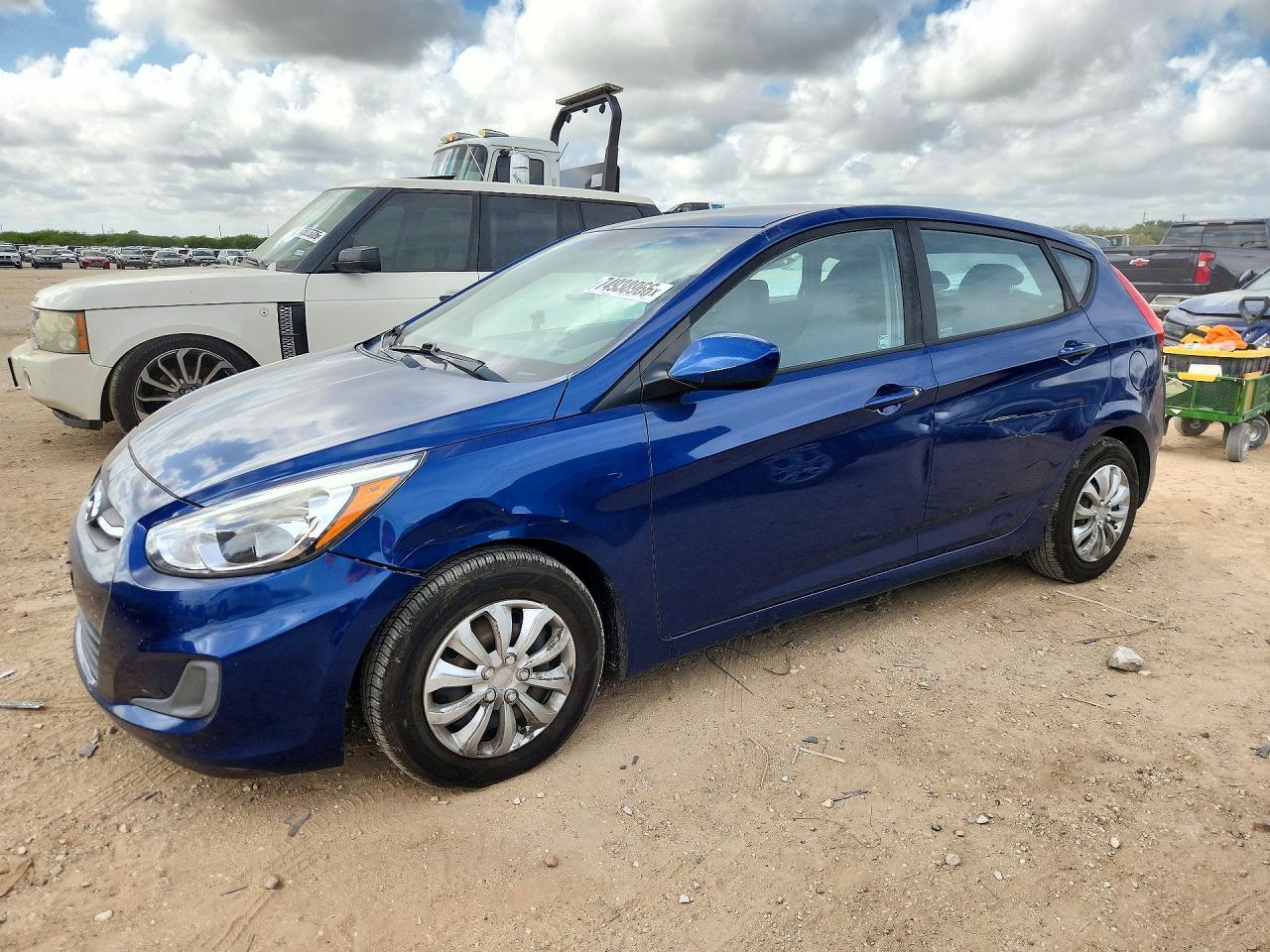 Vue de 2017 HYUNDAI ACCENT SE, angle 1