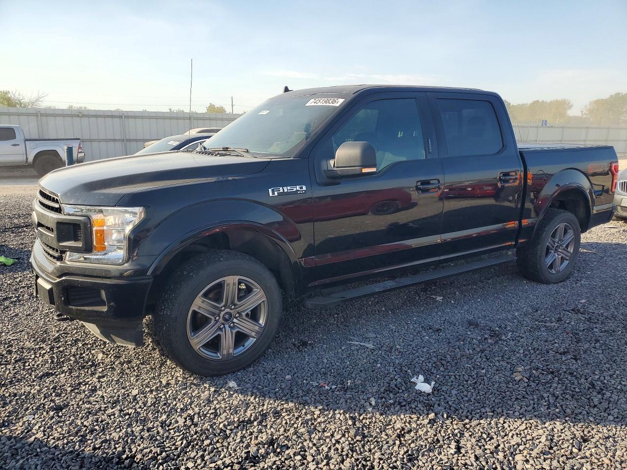 Vista de 2019 FORD F150 SUPERCREW, ángulo 1
