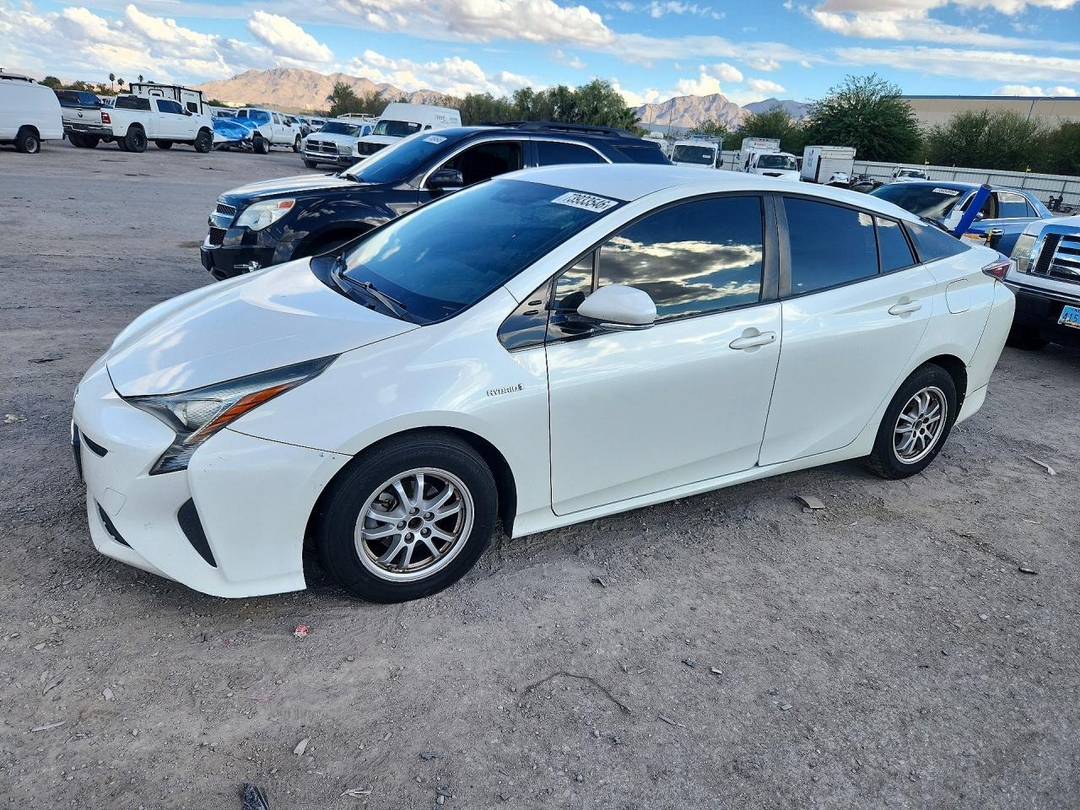 Vue de 2016 TOYOTA PRIUS, angle 1
