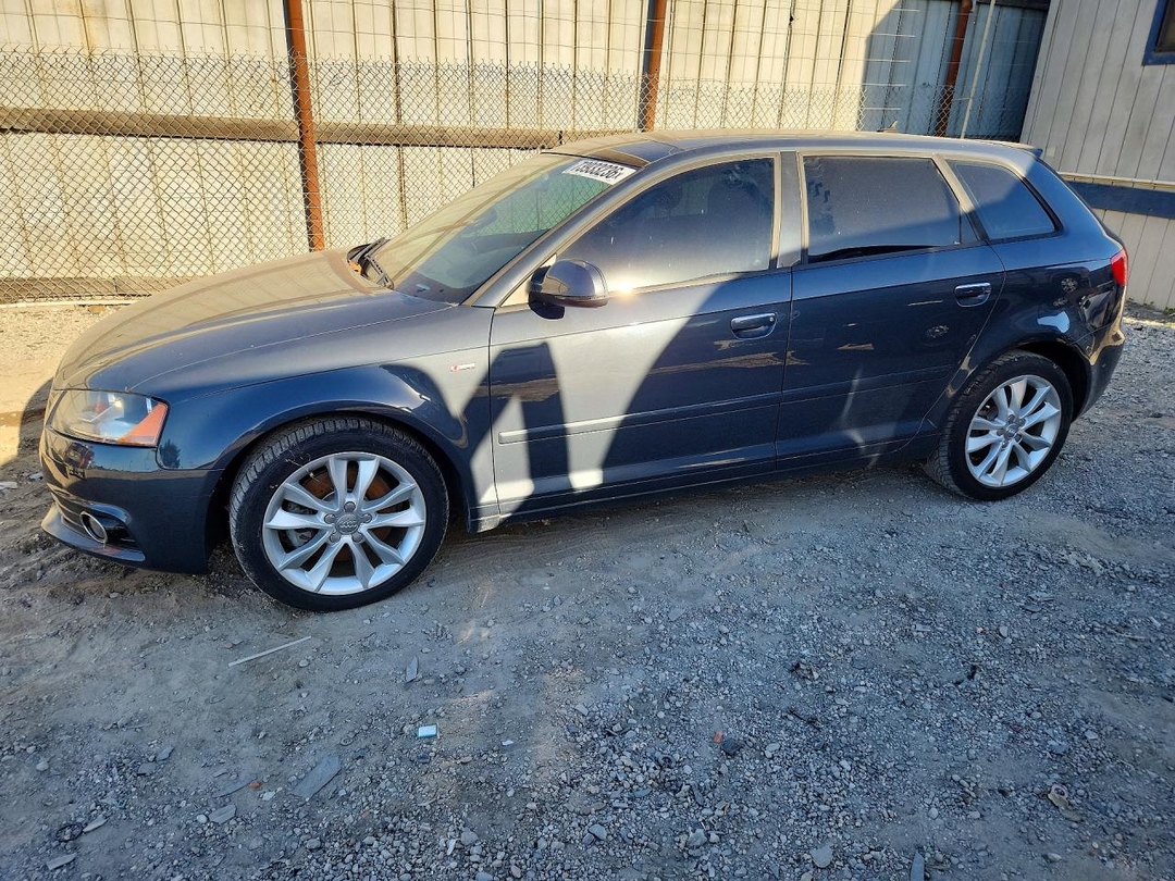 منظر 2013 AUDI A3 PREMIUM، زاوية 1
