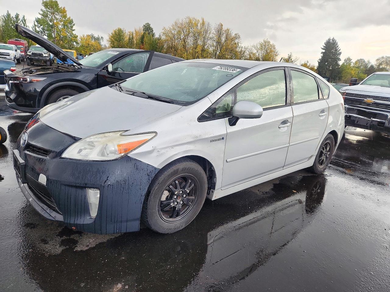 Vue de 2015 TOYOTA PRIUS TWO, angle 1