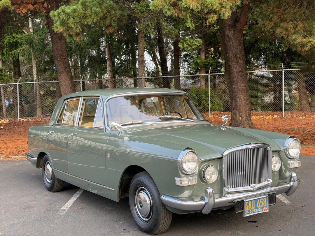 منظر 1964 VANDERHALL 4 LITRE R، زاوية 1