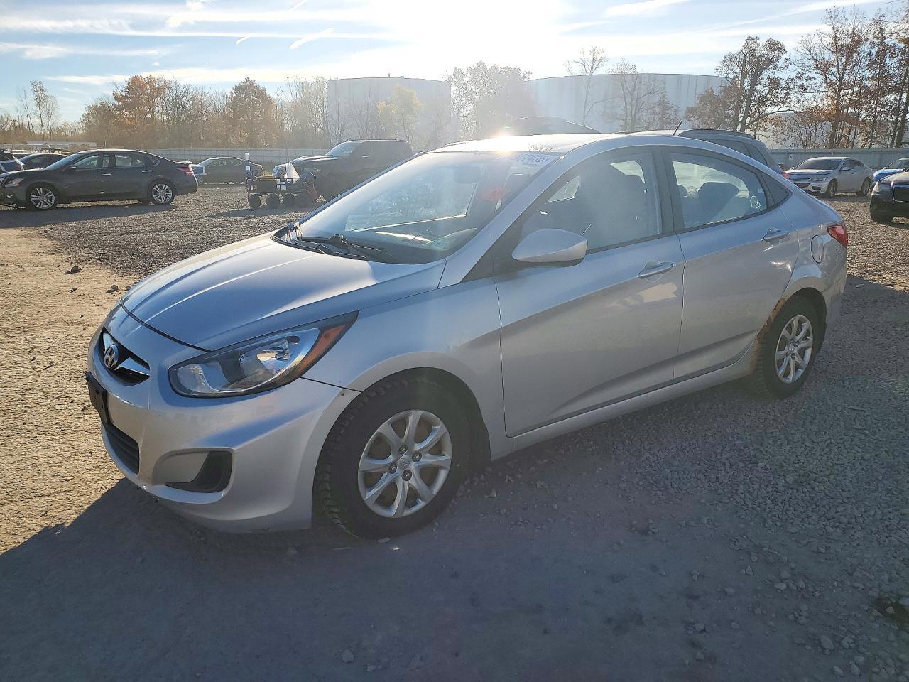 Vista de 2013 HYUNDAI ACCENT GLS, ángulo 1