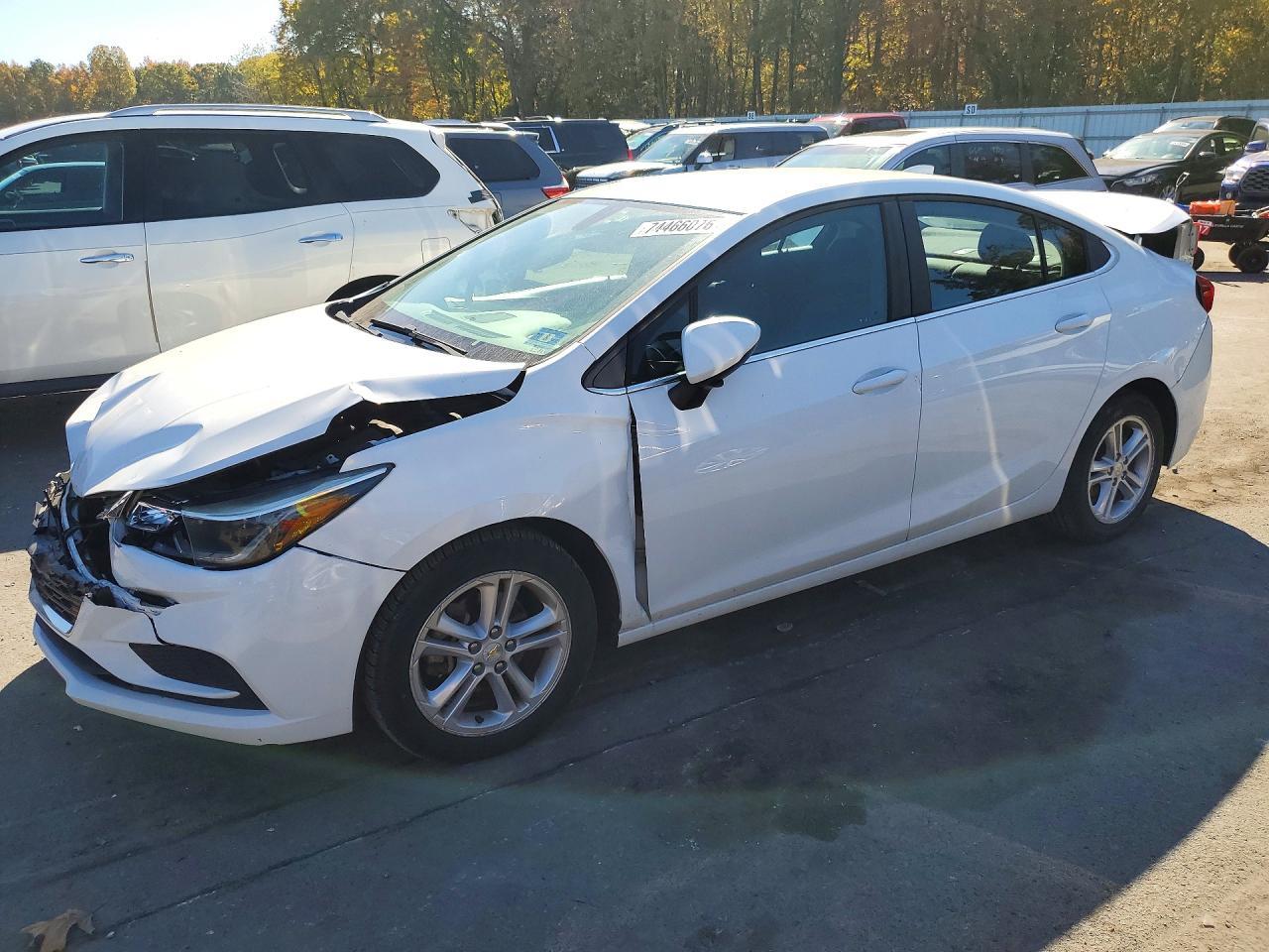 Vedere 2016 CHEVROLET CRUZE LT, unghi 1