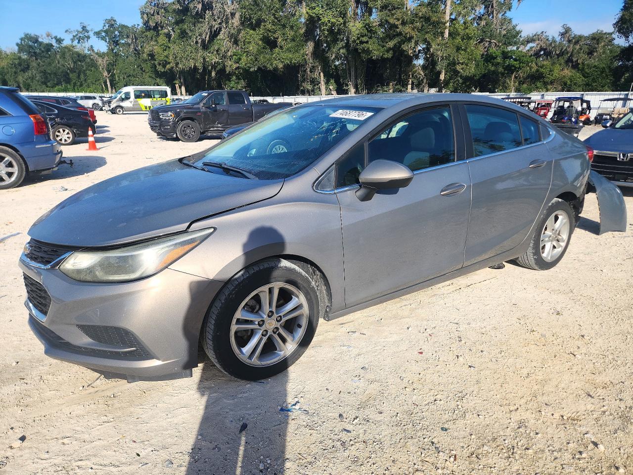 Vedere 2018 CHEVROLET CRUZE LT, unghi 1